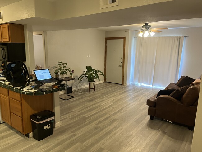 Building Photo - 904 University Oaks Blvd Unit 96 Rental