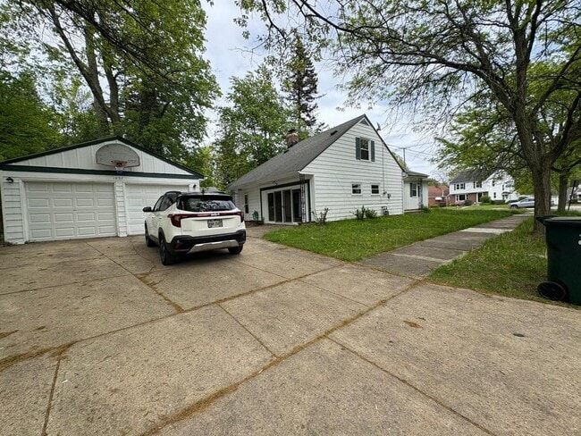 1037 Keystone Dr