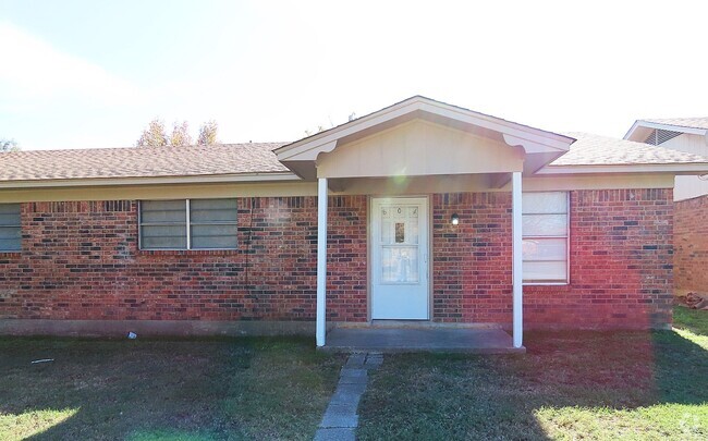 Building Photo - Charming 2 Bedroom, 1 Bath Duplex in White... Rental