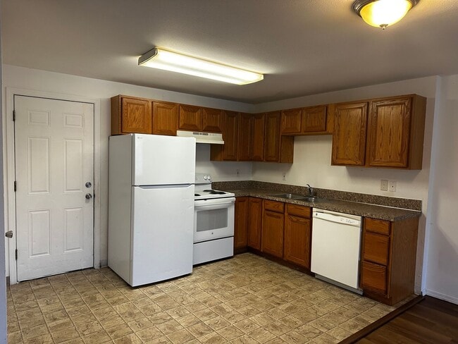 Photo - Single Level 3 Bedroom 2 Bath - 1 Car Garage - Lebanon