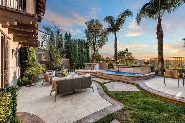 Photo - 33 Tall Hedge