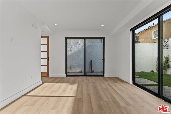 Photo - 4823 Satsuma Ave