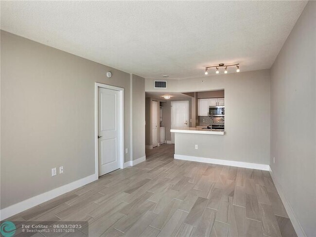 Photo - 1040 Seminole Dr Unit 1152