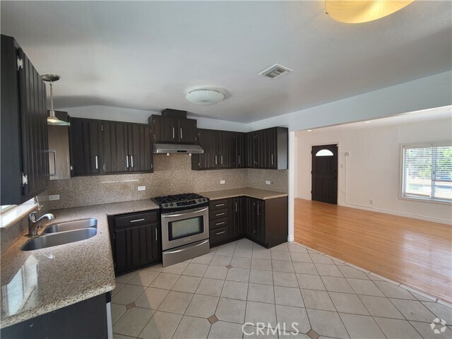 Building Photo - 21912 Celes St Rental