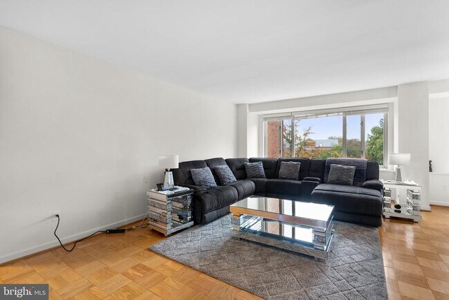 Building Photo - 4301 Massachusetts Ave NW Unit 7002