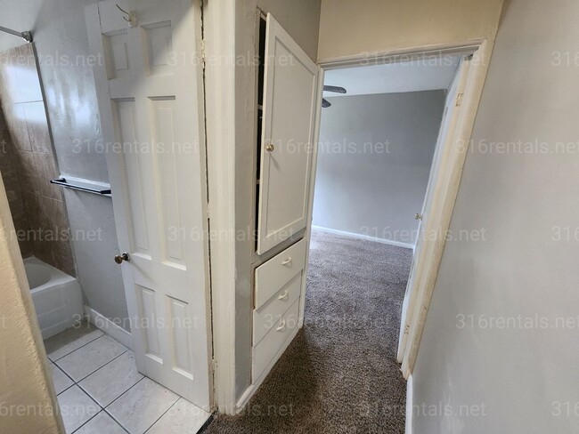 Photo - 1813 Woodland N Unit 1815 N Woodland Ave