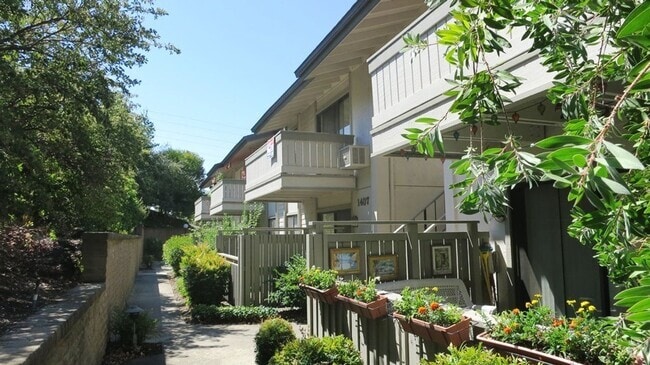 Building Photo - Nicely Updated Condo Near Downtown Walnut ...