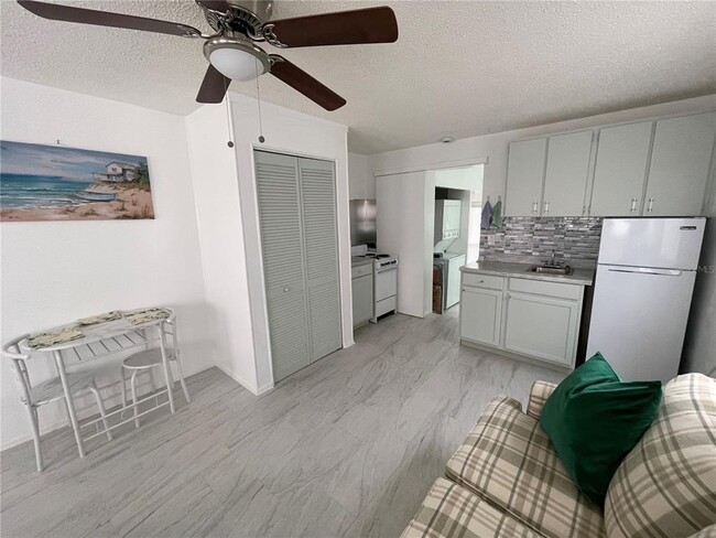 Photo - 1635 Omaha St