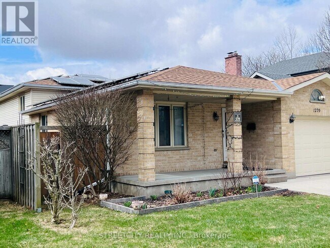 Photo - 1279 Aldersbrook Rd