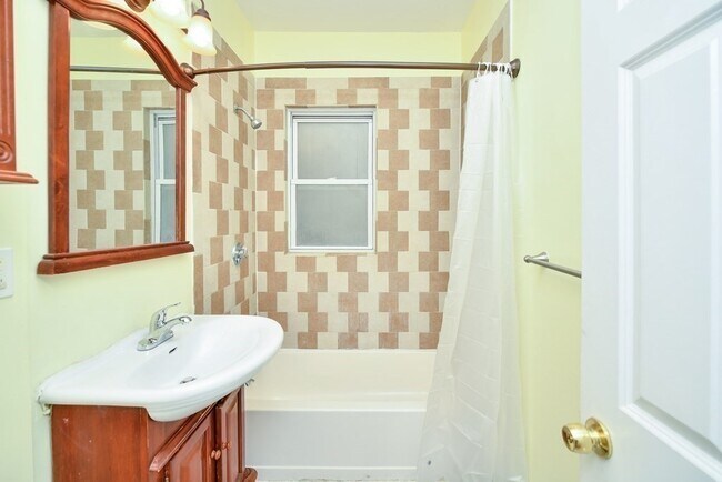 Photo - 65 Hollander St