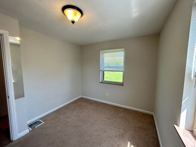 Photo - Adorable 3 bedroom 1 bath with garage
