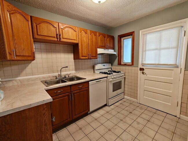 Photo - 2437 W Balmoral Ave Unidad 2