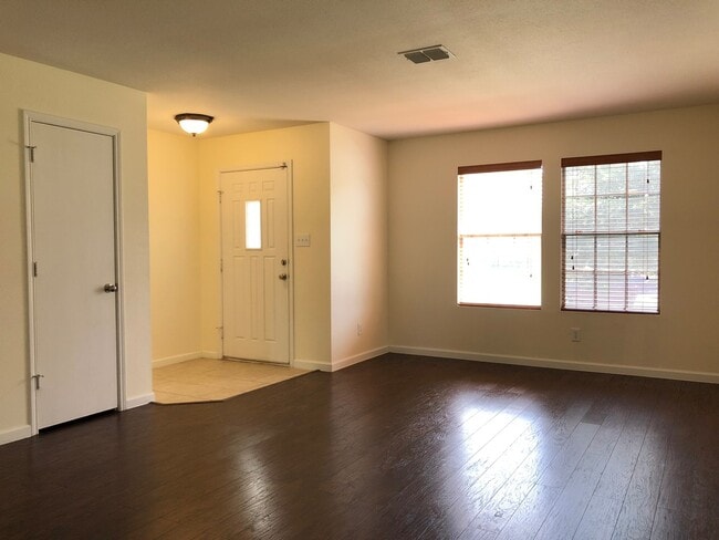 Photo - 4 bedroom/2.5 Bath Retama Springs Subdivision