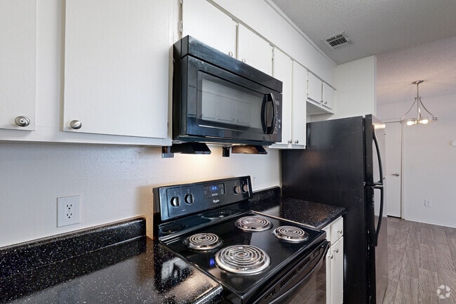 2BD 2BA 922SF