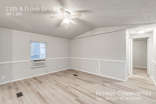 Photo - 1305 N Floyd St