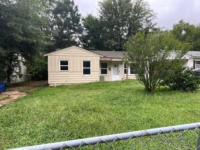 Building Photo - 525 W 77th St