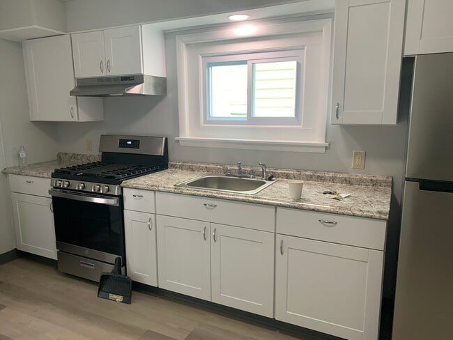 Building Photo - 32 Bellevue Ter