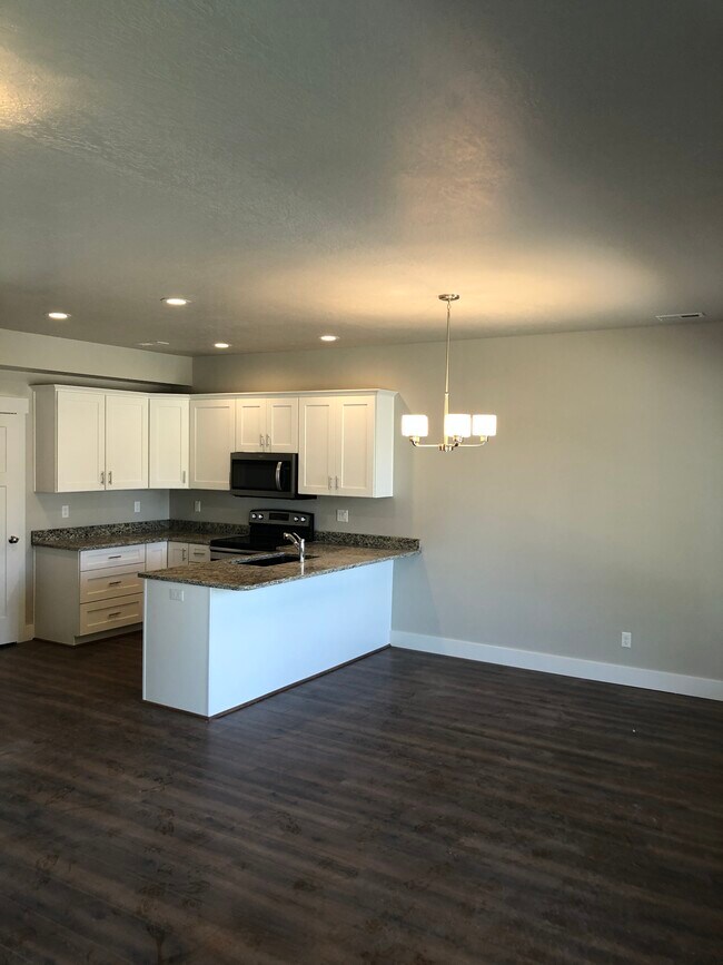 Photo - 772 N Fairfield Rd