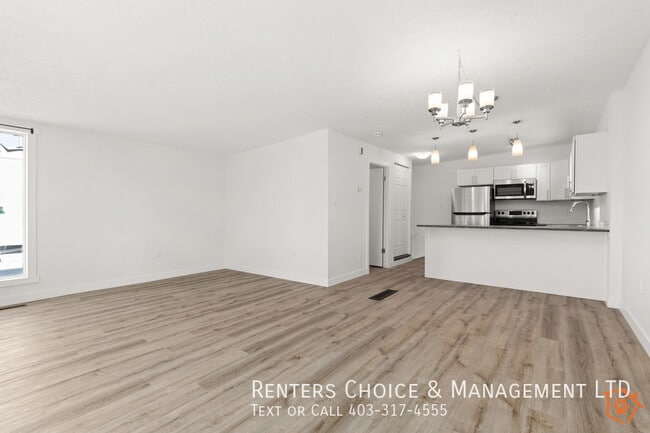 Photo - Renovated Dog + Cat Friendly Townhouse with Parking + AC