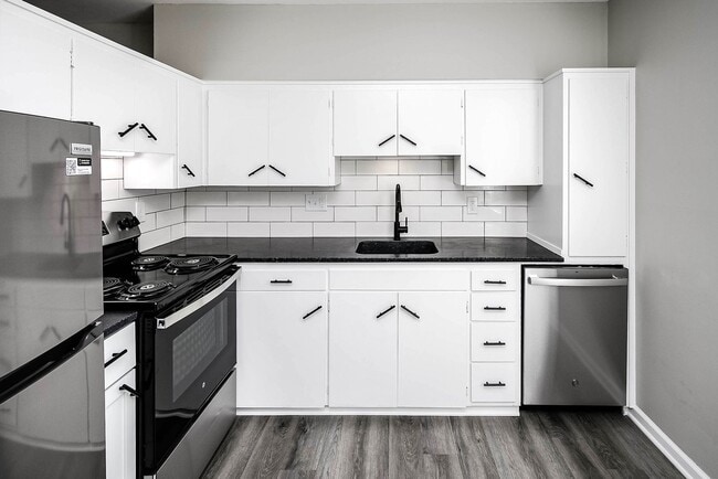 Building Photo - Amazing 2-Bedroom Apartment in Millard! Unit 04