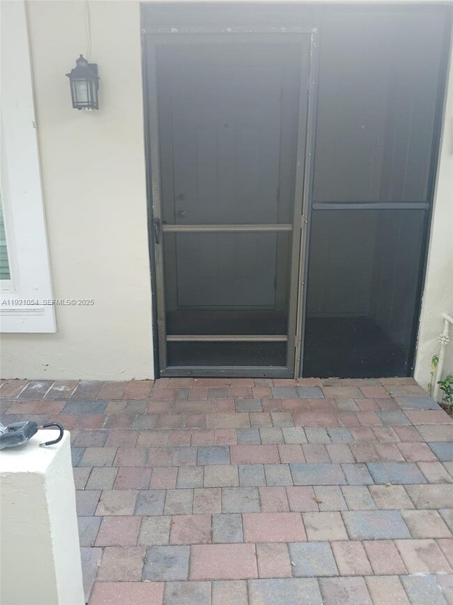 Photo - 5550 Lakewood Cir S