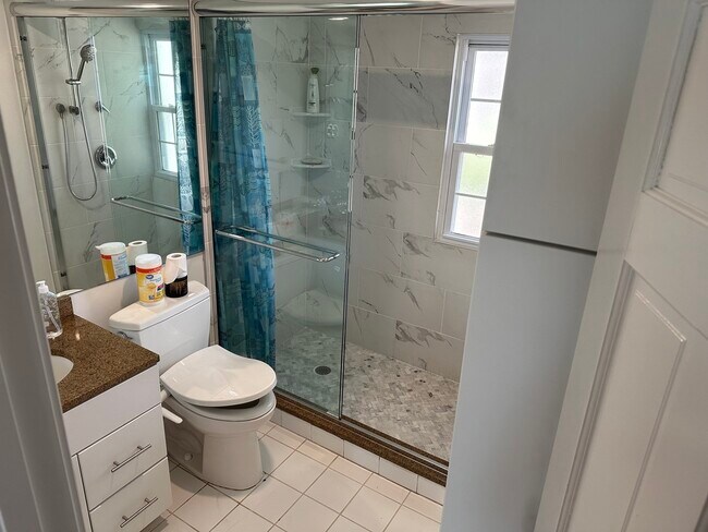 Photo - 715 Hammond St