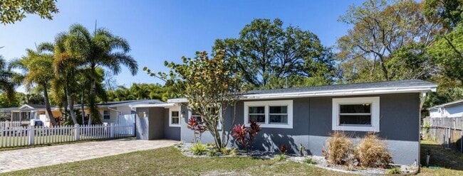 Building Photo - Leila Ave Rental
