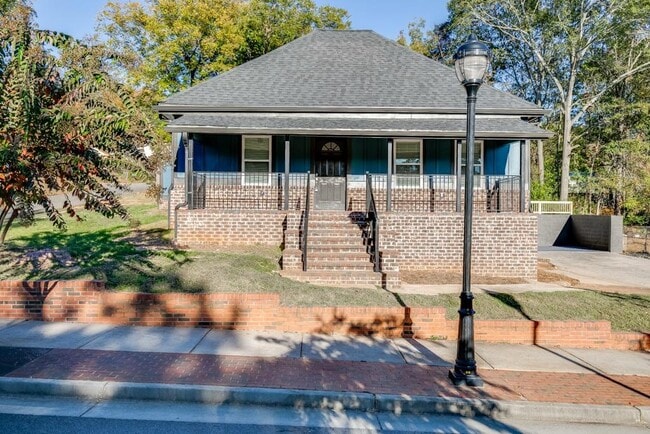 Building Photo - 4615 S Lee St