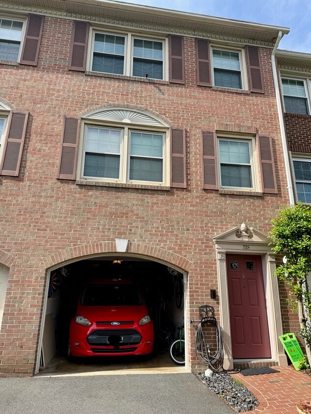 Photo - 728 W Glebe Rd (Alexandria, VA)