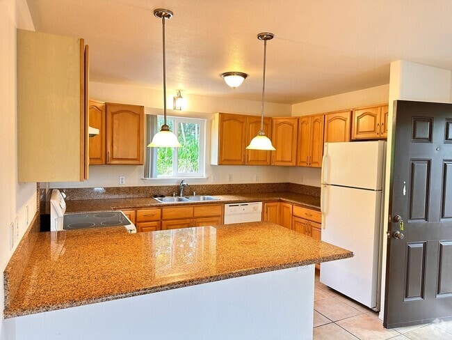 Building Photo - Ponahawai Quadplex Unit 102 Rental