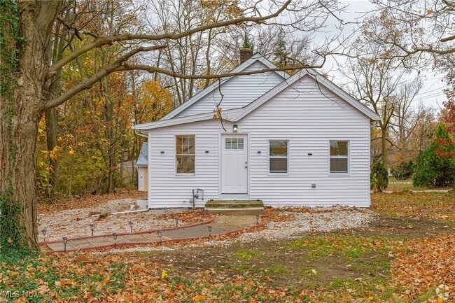 Building Photo - 18609 Royalton Rd Rental