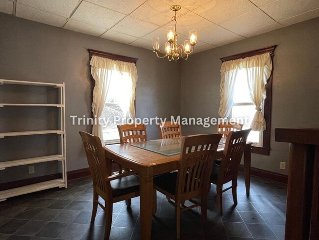 Photo - 331 Simpson Ave