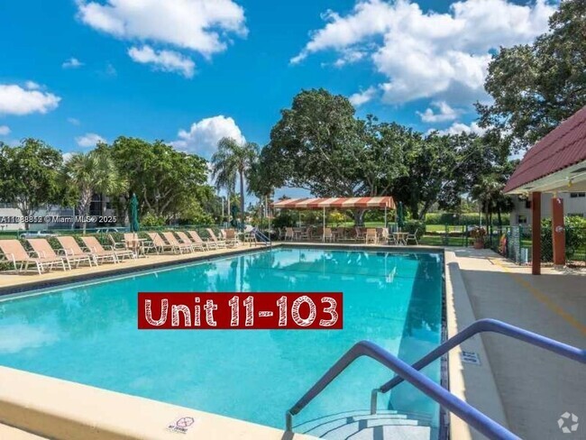 Building Photo - 9410 N Hollybrook Lake Dr Rental