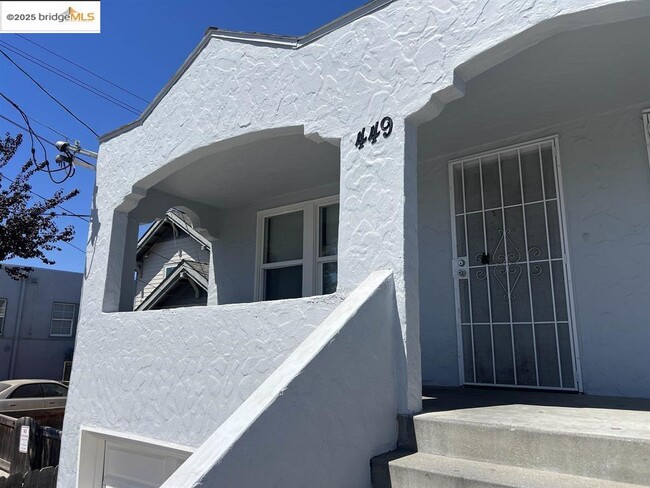 Photo - 449 E 9th St