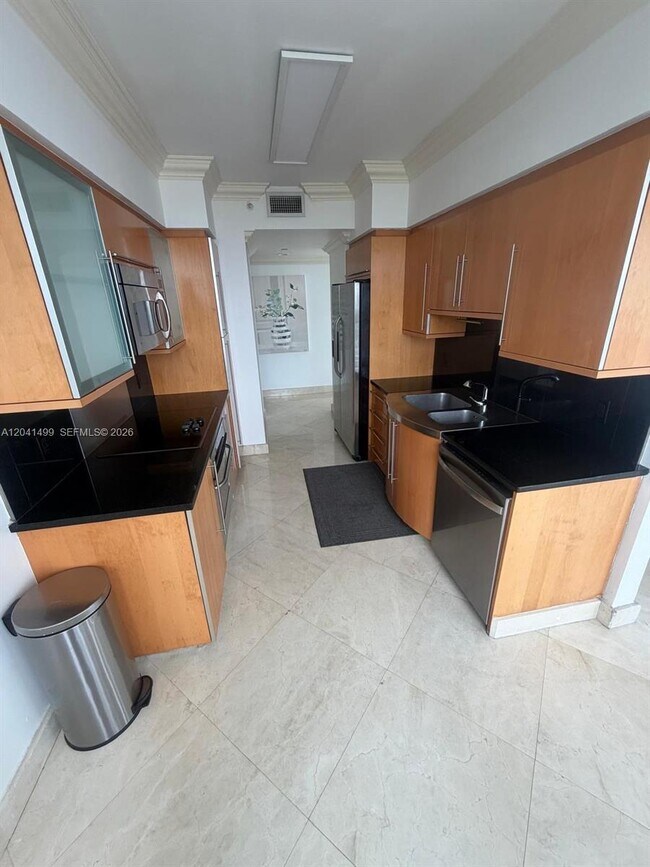 6365 Collins Ave Unidad 1707
