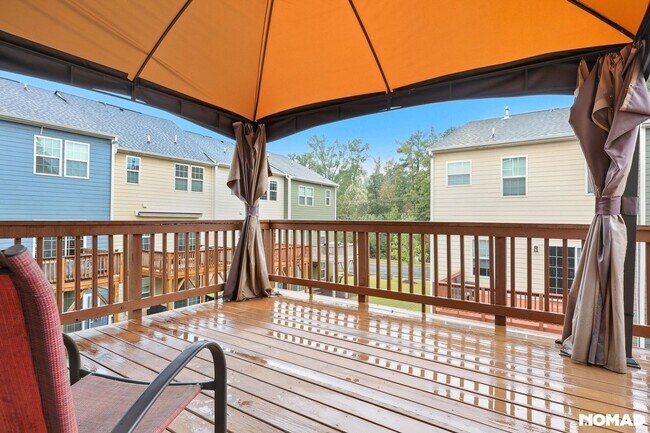 Photo - 305 Cross Country Way