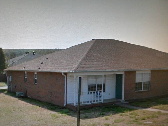Building Photo - 212-214 Southwinds Drive Unit 212 Southwinds Drive