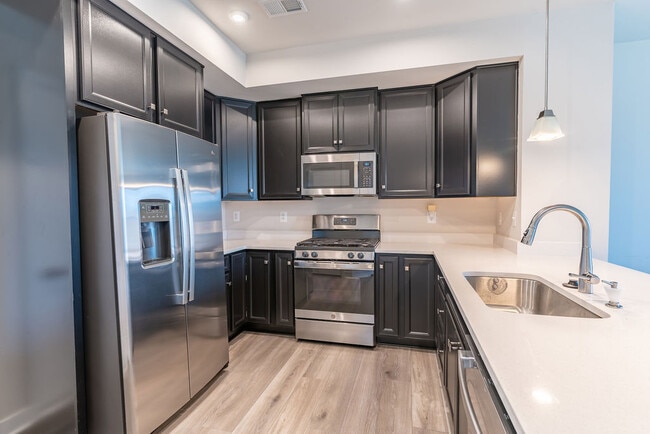 Photo - 100 Matisse Pl