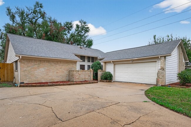 Photo - 6102 Crakston St