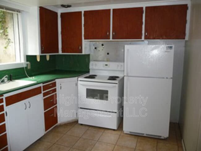 Photo - 1033 NE B St