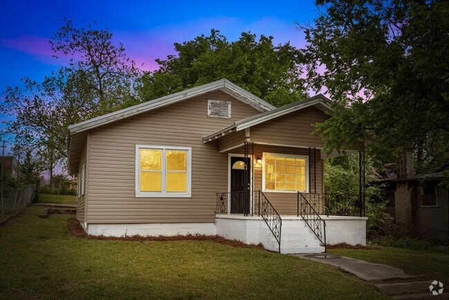 Building Photo - Charming 4 Bedroom, 1 Bathroom house
