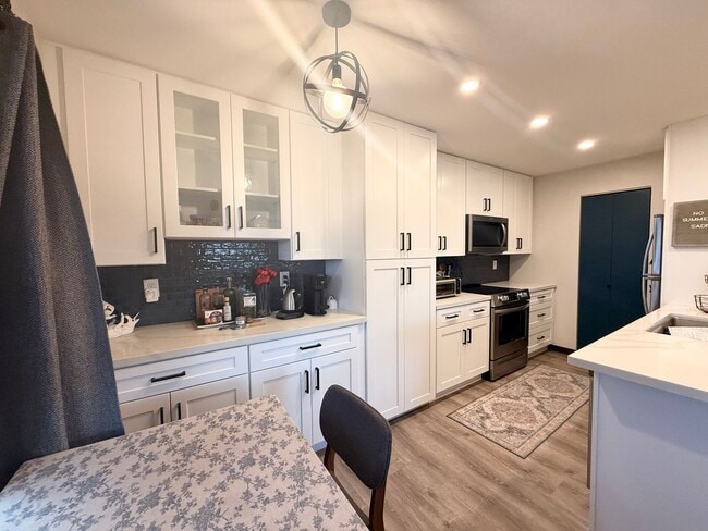 Building Photo - Available 12/15/2025 – Beautiful 2BR/2BA U... Unit 202