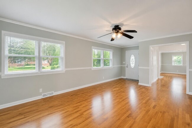 208 N Lewis Ct