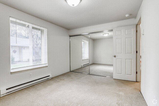 Building Photo - Super Cute, Updated 2 Bed Condo for Great ... Unit 5