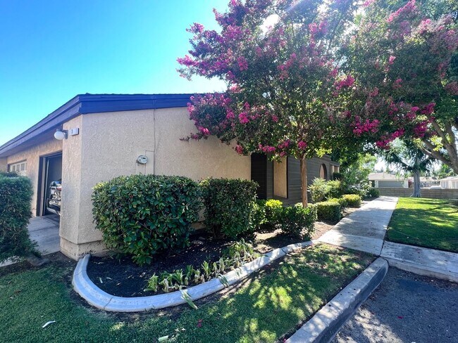 Photo - 2 Bed Condo w/Garage!