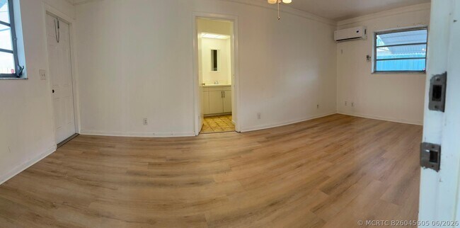 Photo - 1650 NW 43rd St