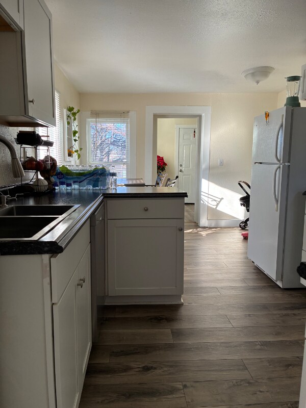 Photo - 3212 Cook St