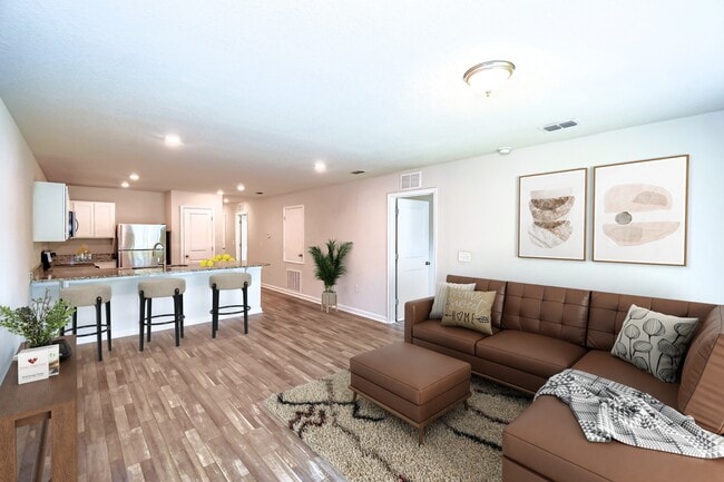 Photo - 45327 Red Brick Dr