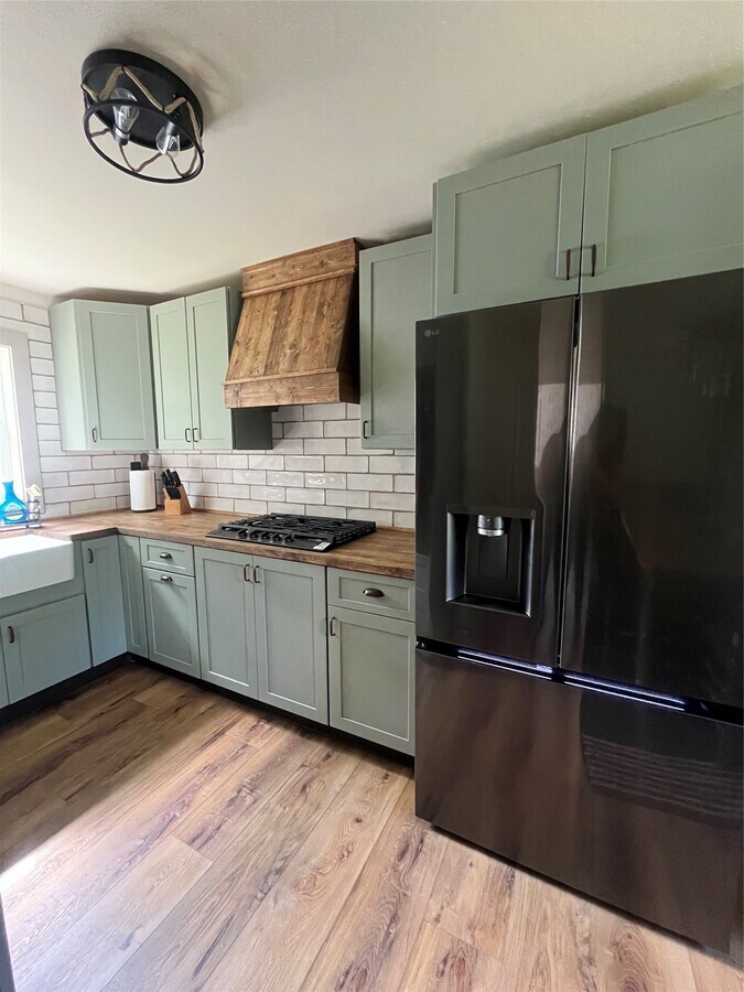 Photo - 1261 Avonia Rd