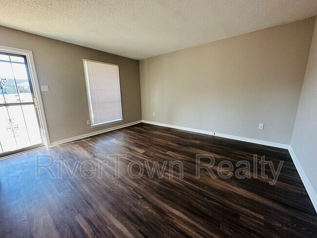 Photo - 2864 Whitney Ave